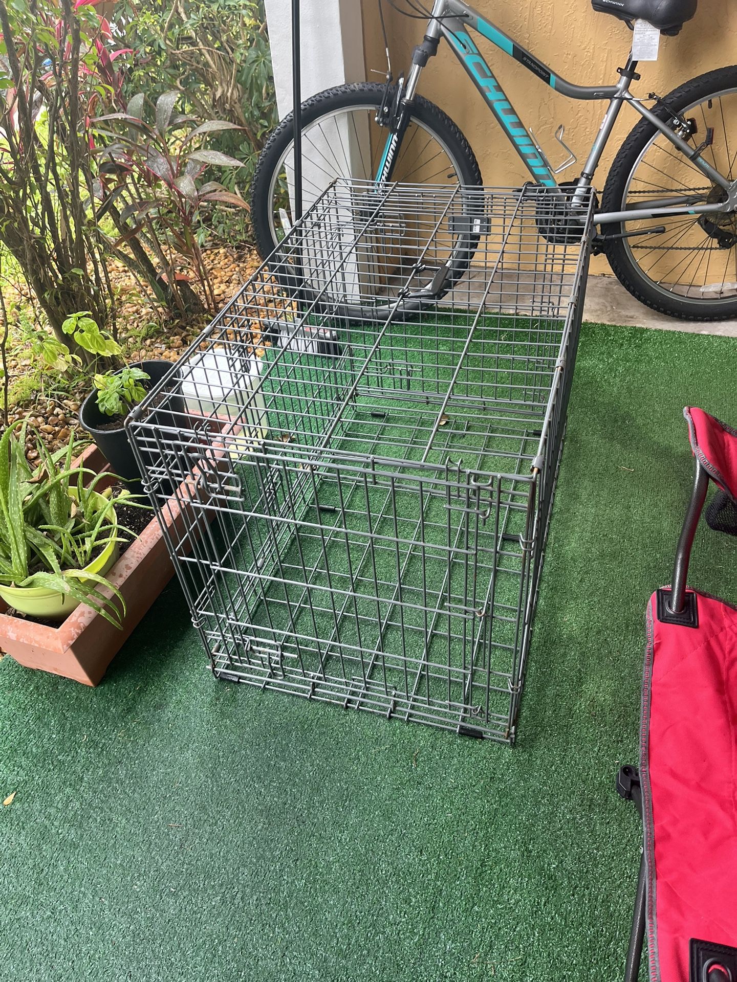 DOG CRATE : Size Medium $20