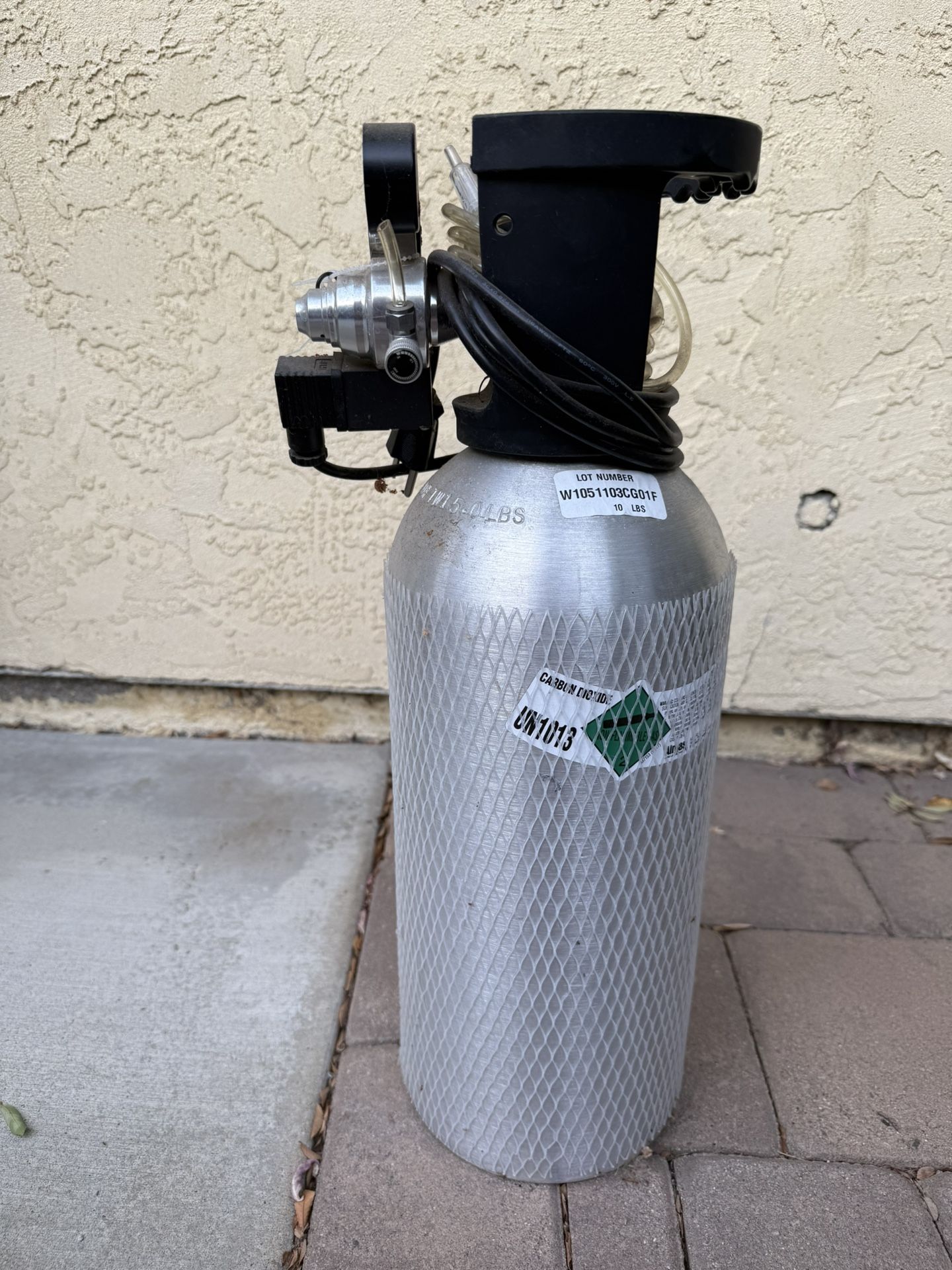 CO2 Tank With Regulator