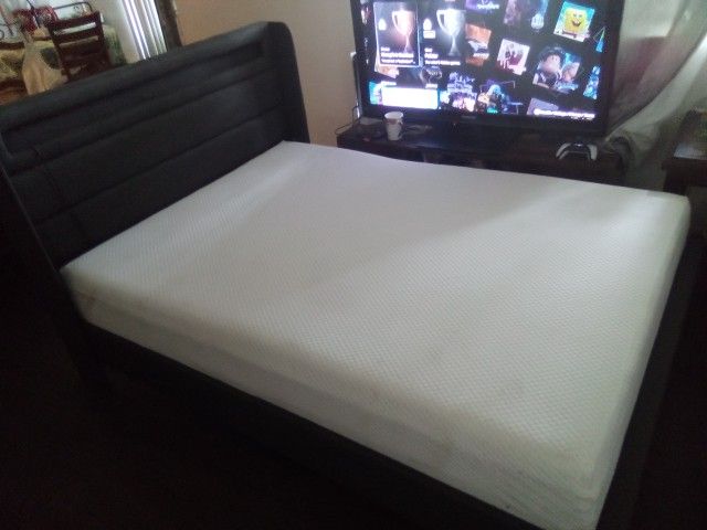 Full Size Bed Set
