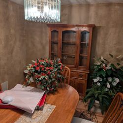 Dinning Set With 4 Matching Chairs 