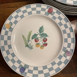 8 Place Setting Mikasa Intaglio Country Market