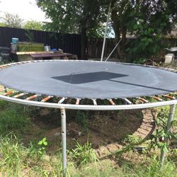 Used Trampoline 12" Good Condition Se Abla Español