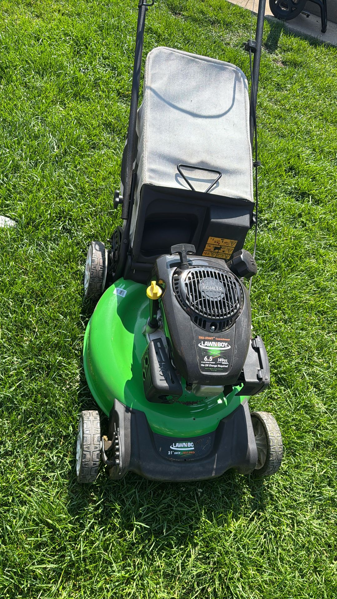 LAWN BOY PUSH BEHIND LAWN MOWER 