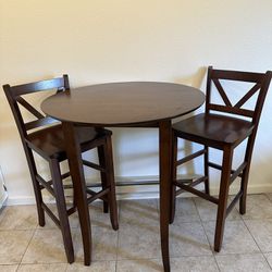 Like New Table And Chairs