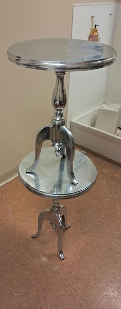 aluminum silver round tables