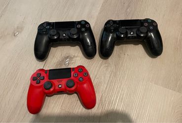 Bundle of 3 Official Sony PS4 DualShock 4 Wireless Controllers (Magma Red & Jet Black)