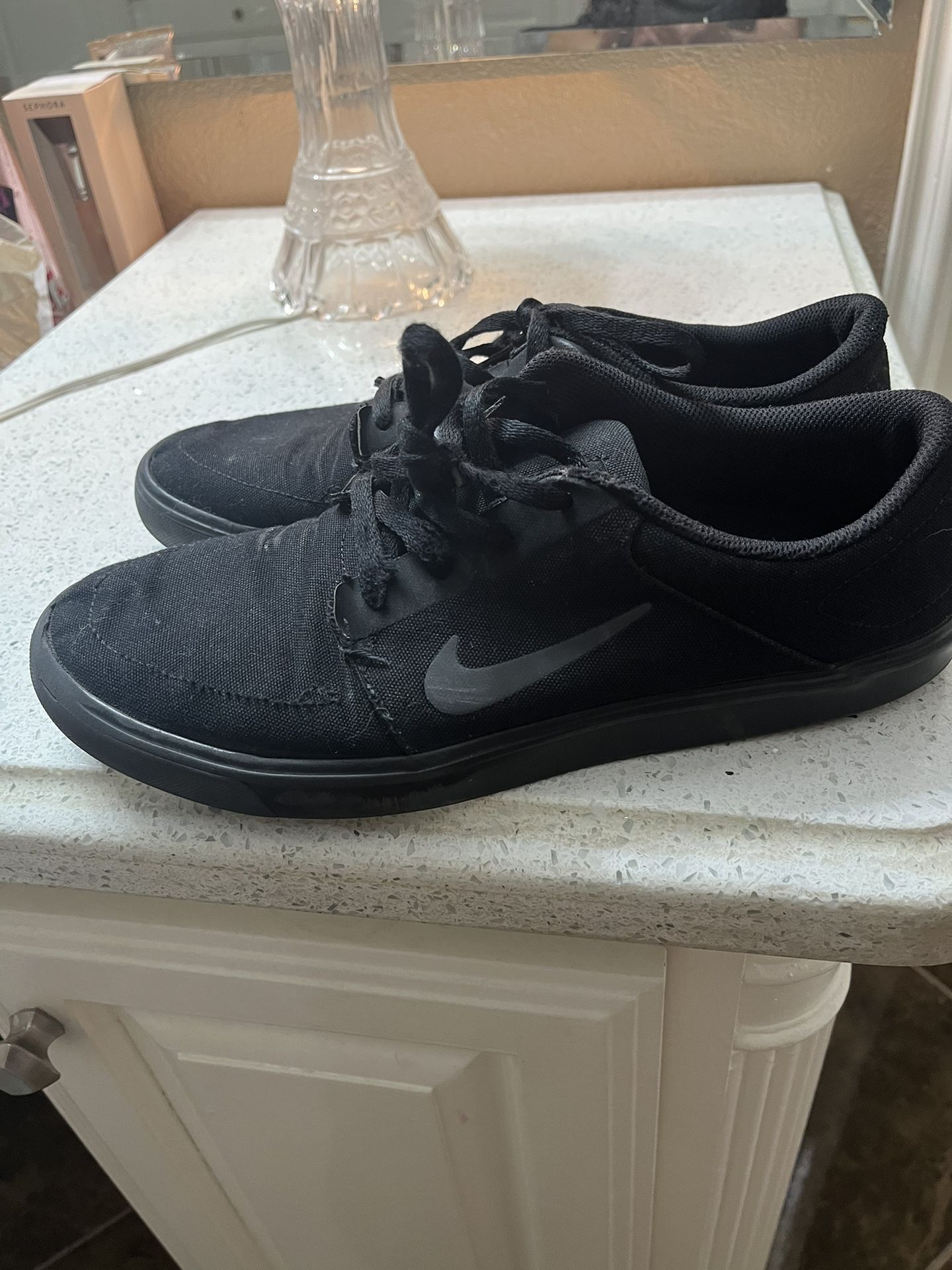 NIKE Size 10