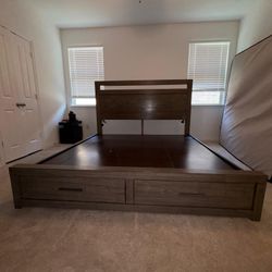 King size bed with drawers and usb
