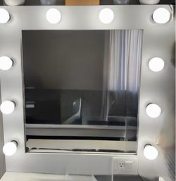 White Hollywood Vanity Mirror with Lights