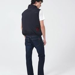 Vest Comes With Fans and Rechargeable Batteries 