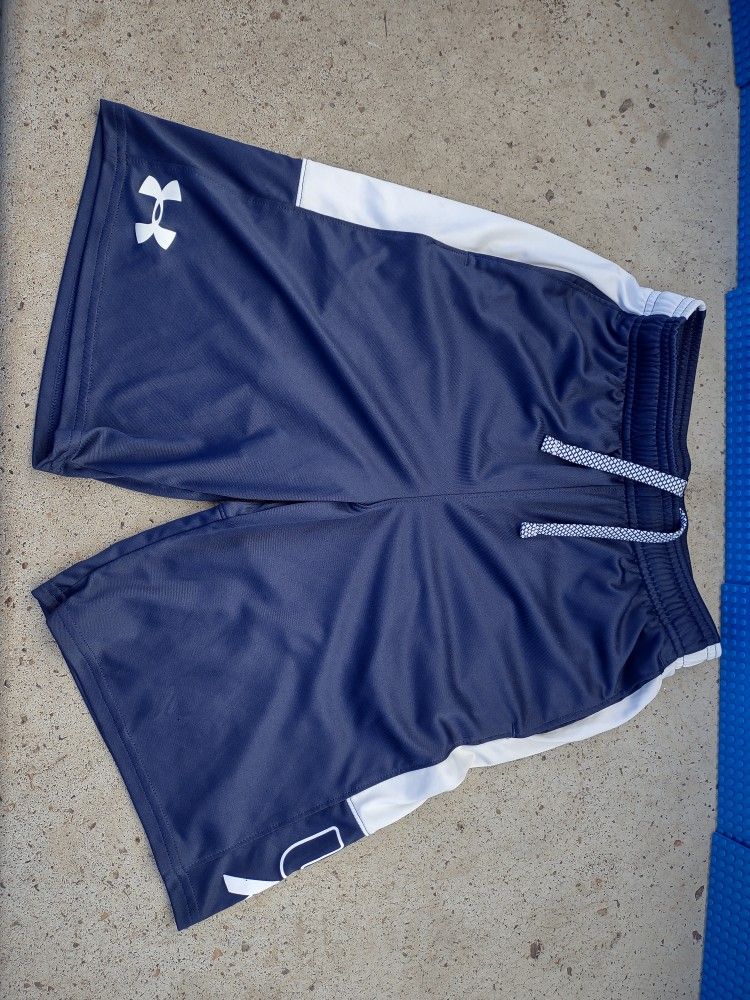 Boys Medium Size Under Armour Athletic Shorts 🩳