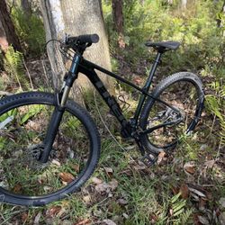 Trek Marlin 7 - Like New!