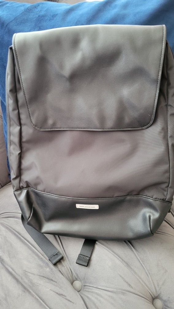 Moleskine Metro Slim Backpack, Pre-owned , Lightweight.