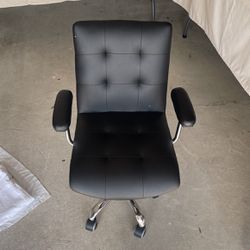 Desk Chair In Excellent Condition 