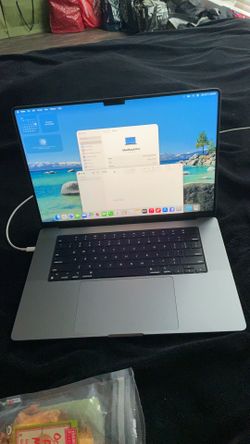 Apple MacBook Pro 16 inch M1 Pro chip 10/10 condition 16ram 512gb flash hard drive low use 80 cycle count like new