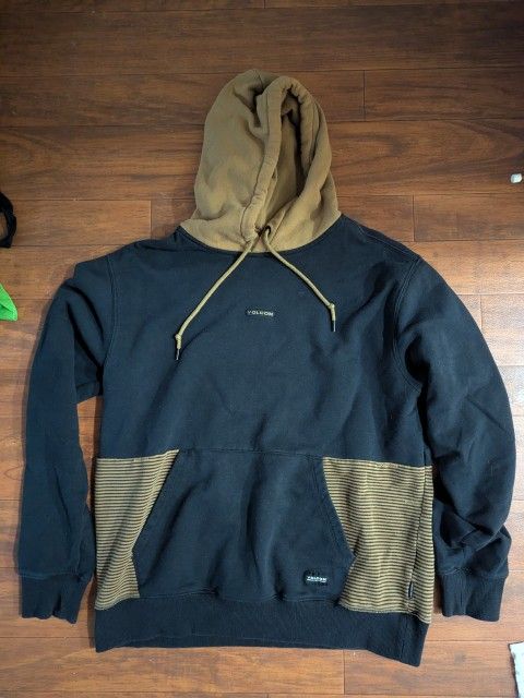 L Volcom Hoodie 