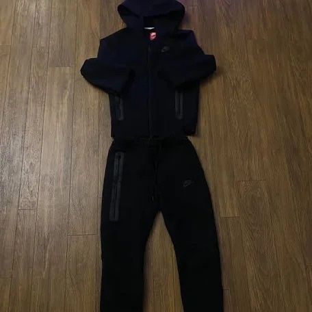 Black Nike Tech Outfit