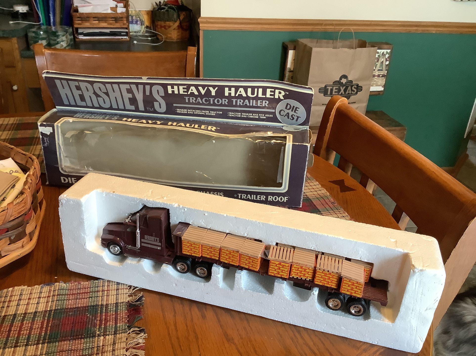 K-Line Hershey’s Heavy Hauler Tractor Trailer : Reese’s Peanut Butter Cups Box is a little rough but truck is mint never played with  Die cast metal t