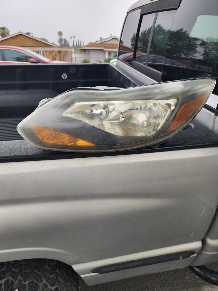 2012 To 2014 Ford Focus Headlight. 
