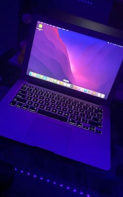 Apple macbook 2017 13”