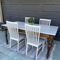 Dining Table With Chairs in New Condition 