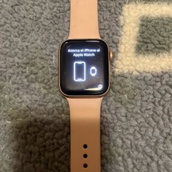 Rose Gold Apple Watch SE