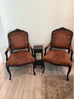 *** MOVING SALE - like new beautiful Accent Chairs ***