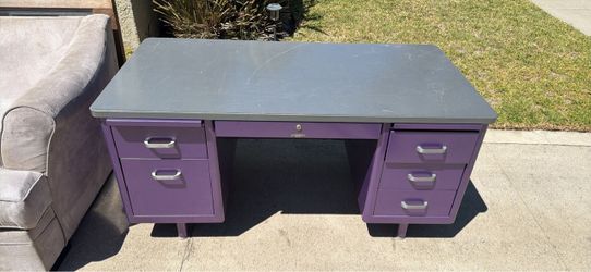 Large desk