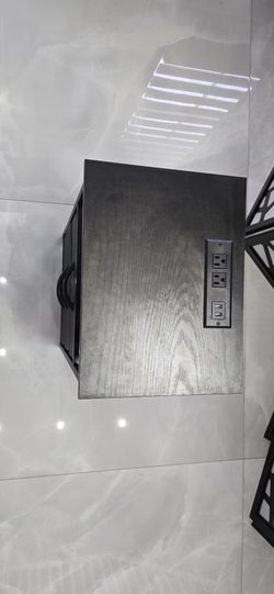Mesa De Noche Con 3 Gavetas Con Usb Y Conectores