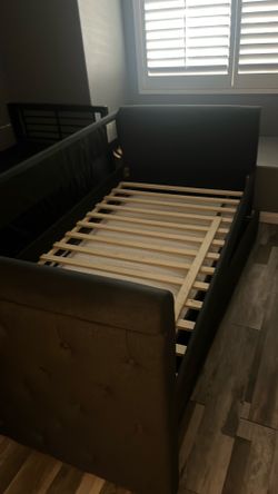 Twin/Twin Gray trundle