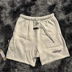 Essentials Shorts 