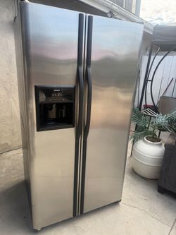 Refrigerator side-by-side