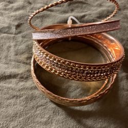 7 Gold Bracelets ( Set)