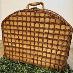 Large Vintage Wicker basket 