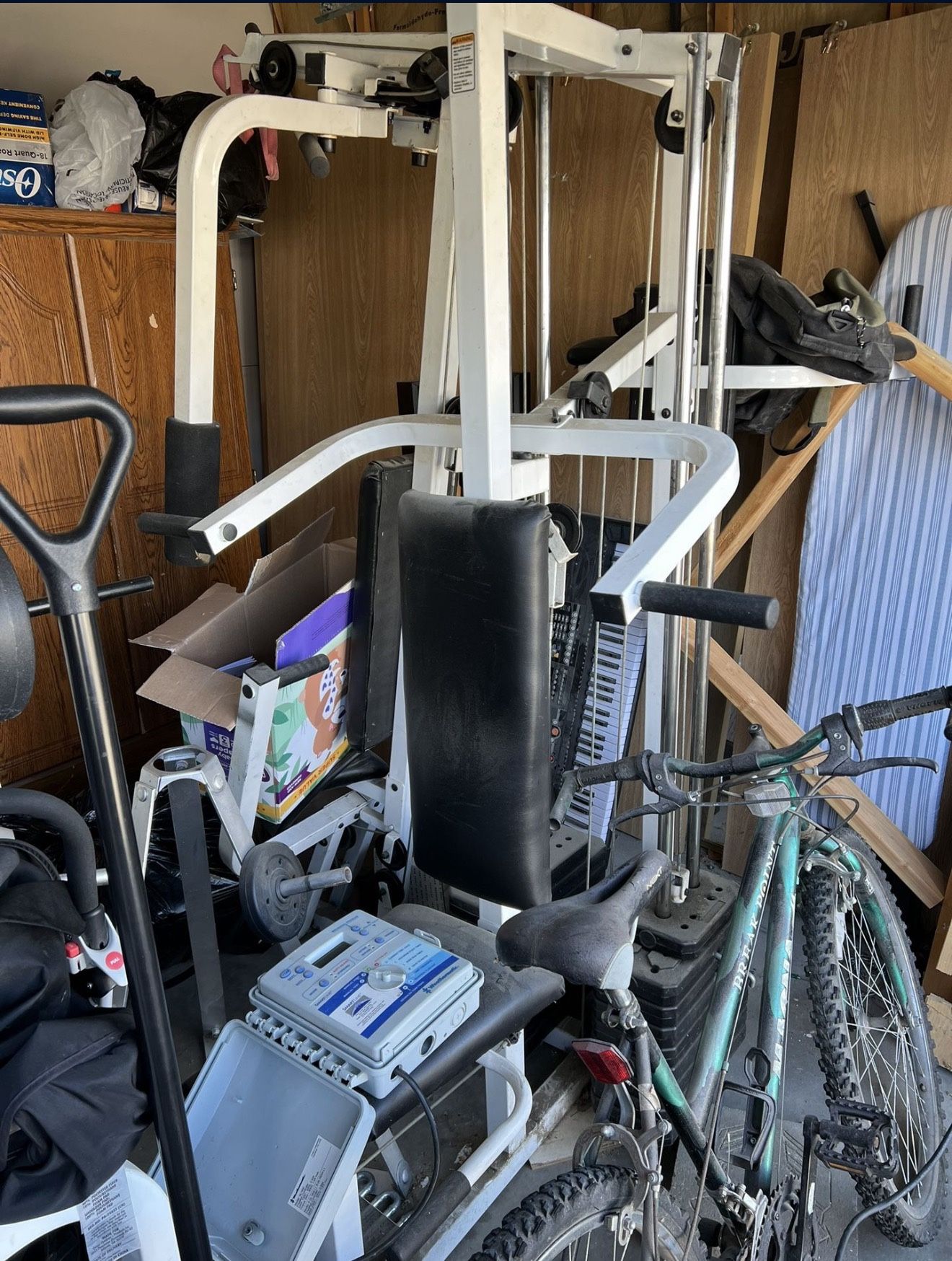 FREE – Older Home Gym (Early 2000s)