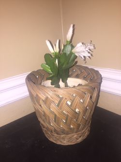 Medium Woven Planter