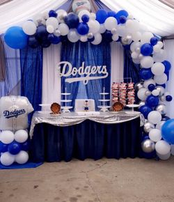 Balloon garland decoration