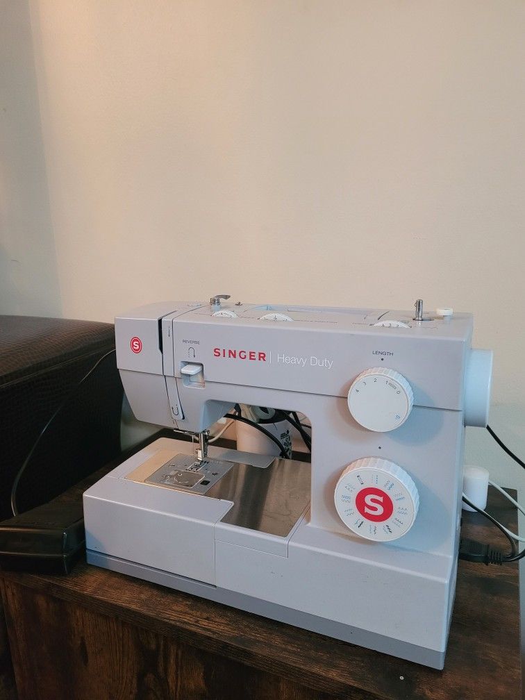 Singer Heavy Duty Sewing Machine