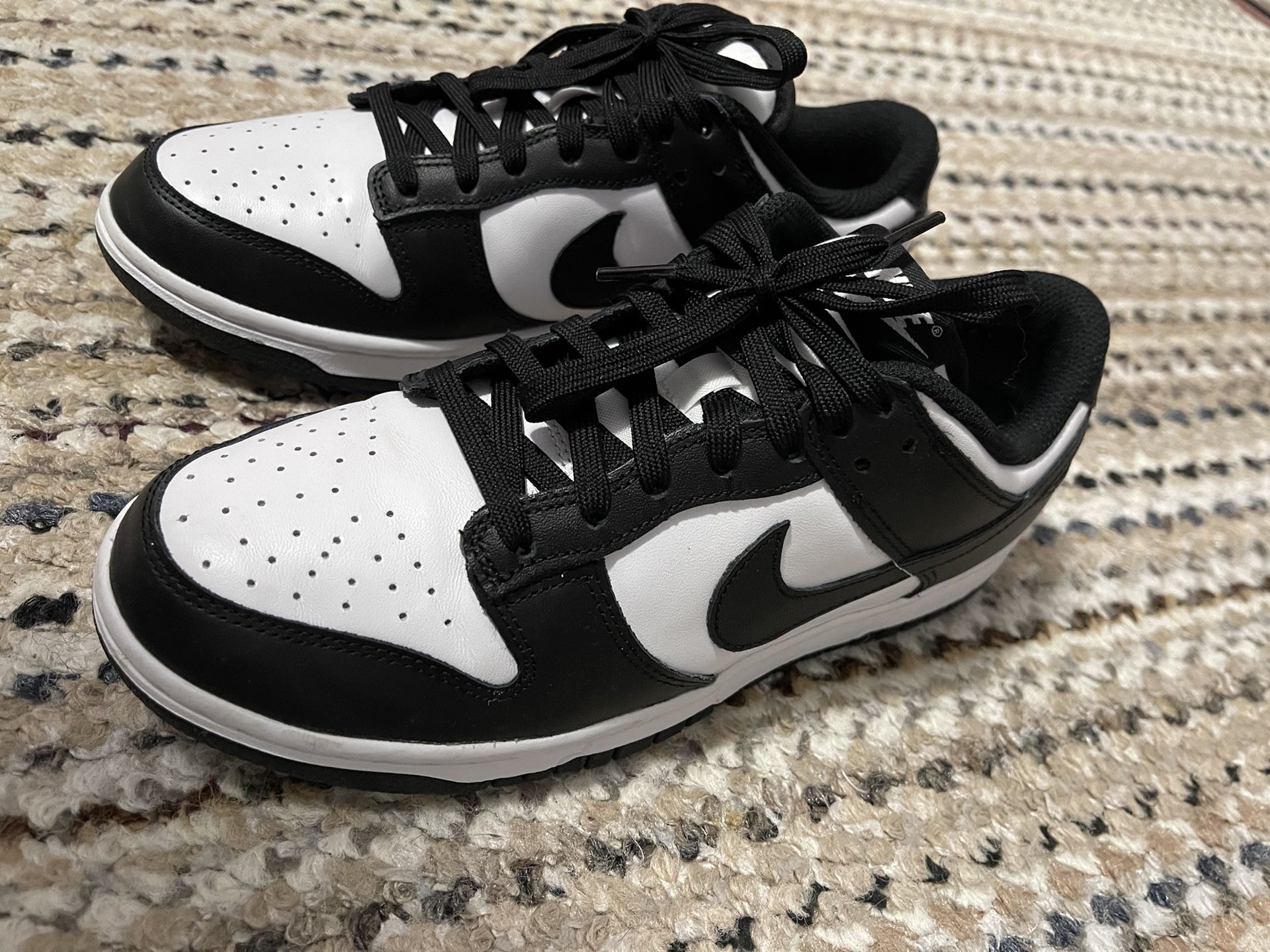 Women’s Dunks Black & white