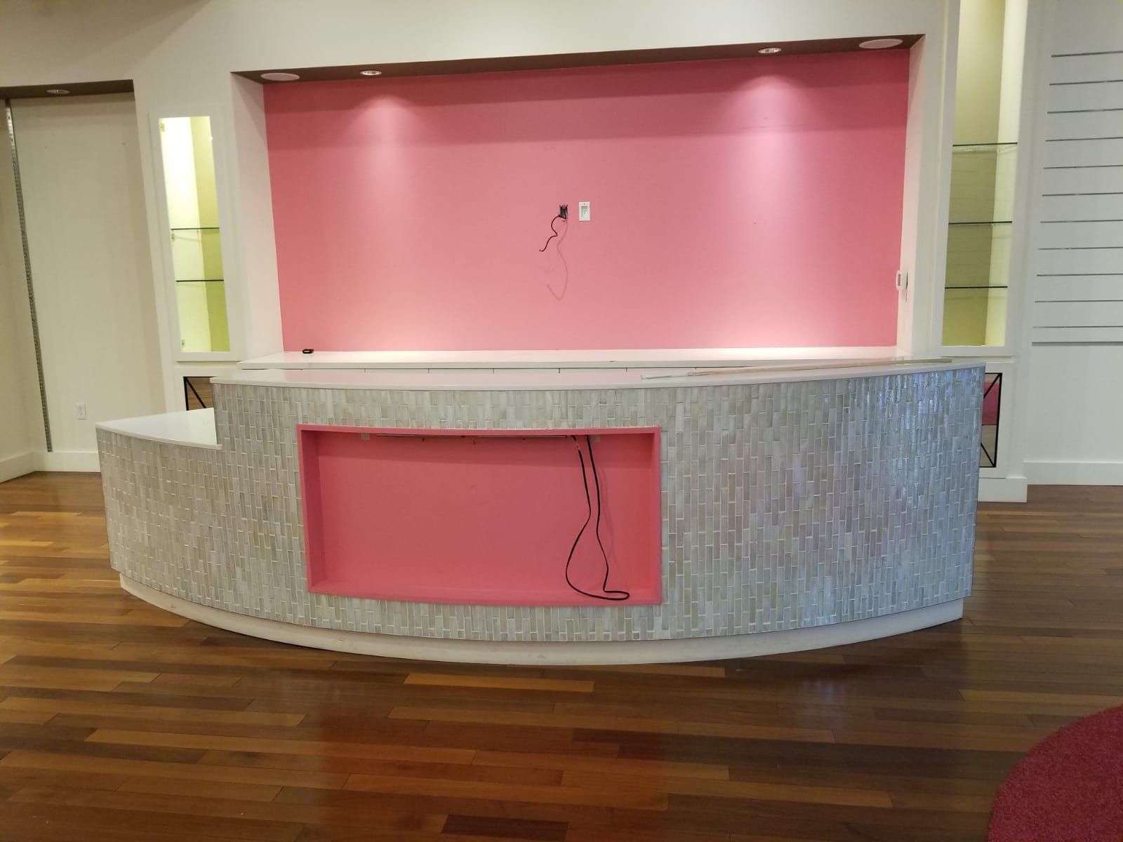 Commercial retail counter