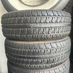 PAIR OF TIRE 205 70 14 GOODYEAR 85% LIFE