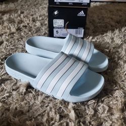 Adidas sandals size best sale 5
