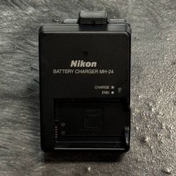 Nikon MH-24 Quick Charger for EN-EL14 Batteries