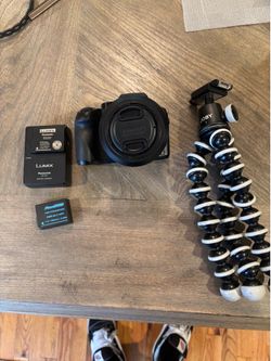 Panasonic Lumix G85 with Extra battery and tripod
