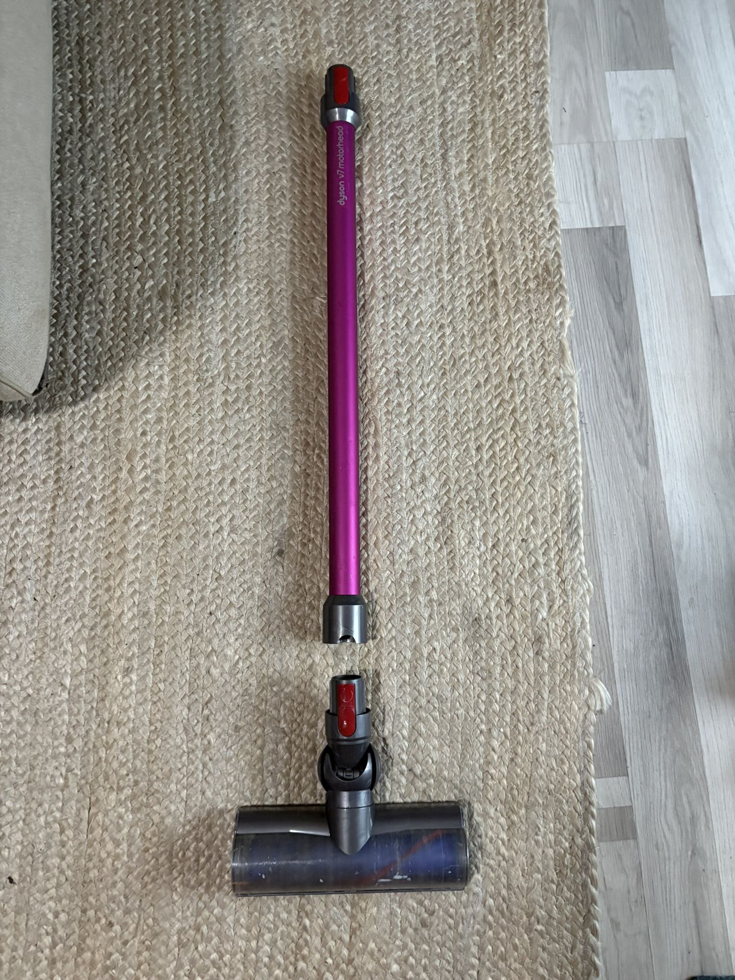 DYSON V7 MOTORHEAD STICK VACUUM - FUSCHIA WITH FLOOR/RUG BRUSH