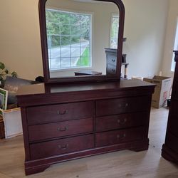 Bedroom dresser set