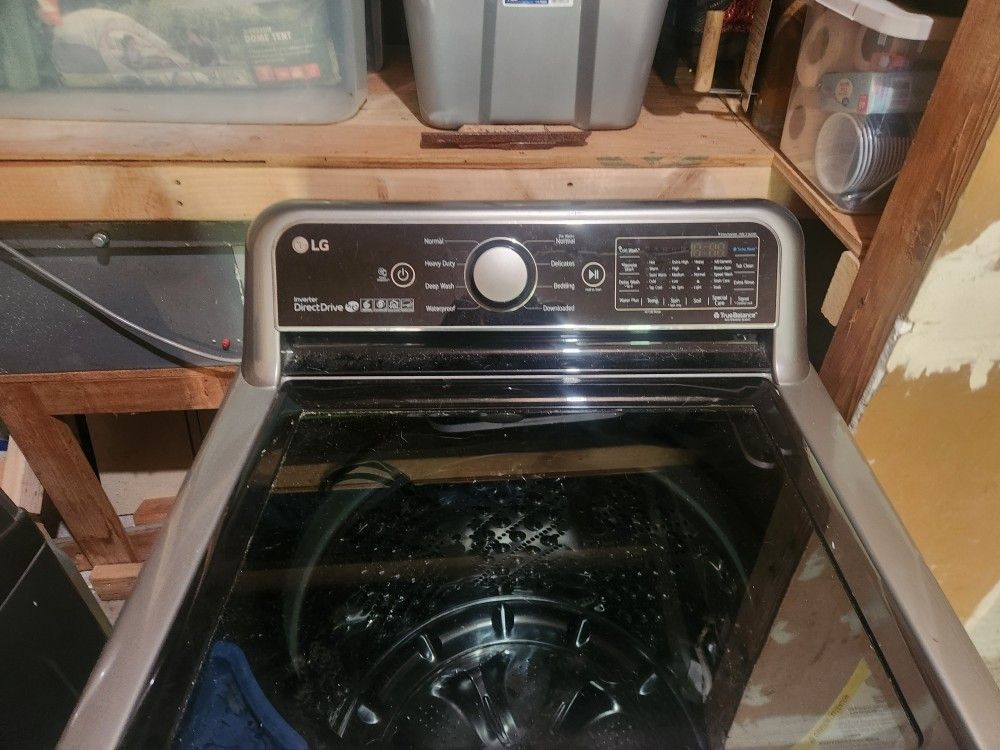 Newer LG Matching Washer And Dryer Set