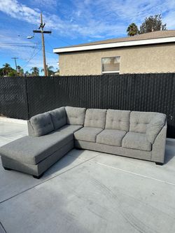 Free delivery couch