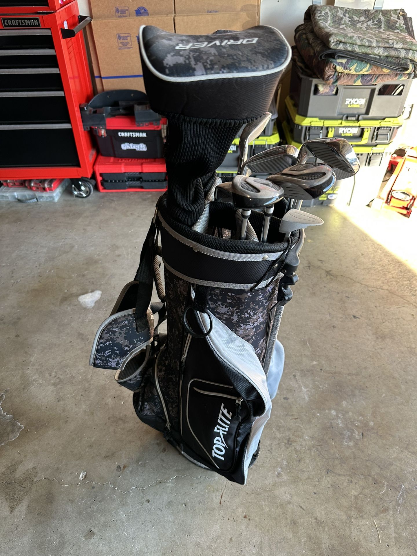Top Flyte Golf Bag With Clubs, XL Glove And New Balls
