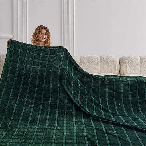 Oversized Blanket Seamless 120x138, Giant Huge 10'x11.5' Extra Large Blanket for Bed, Travel, and Camping – Big Soft Oversized King, Fits The Whole Fa